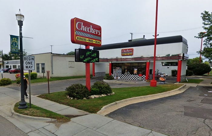 Hot n Now Hamburgers - Kalamazoo - 575 E Michigan Ave (newer photo)